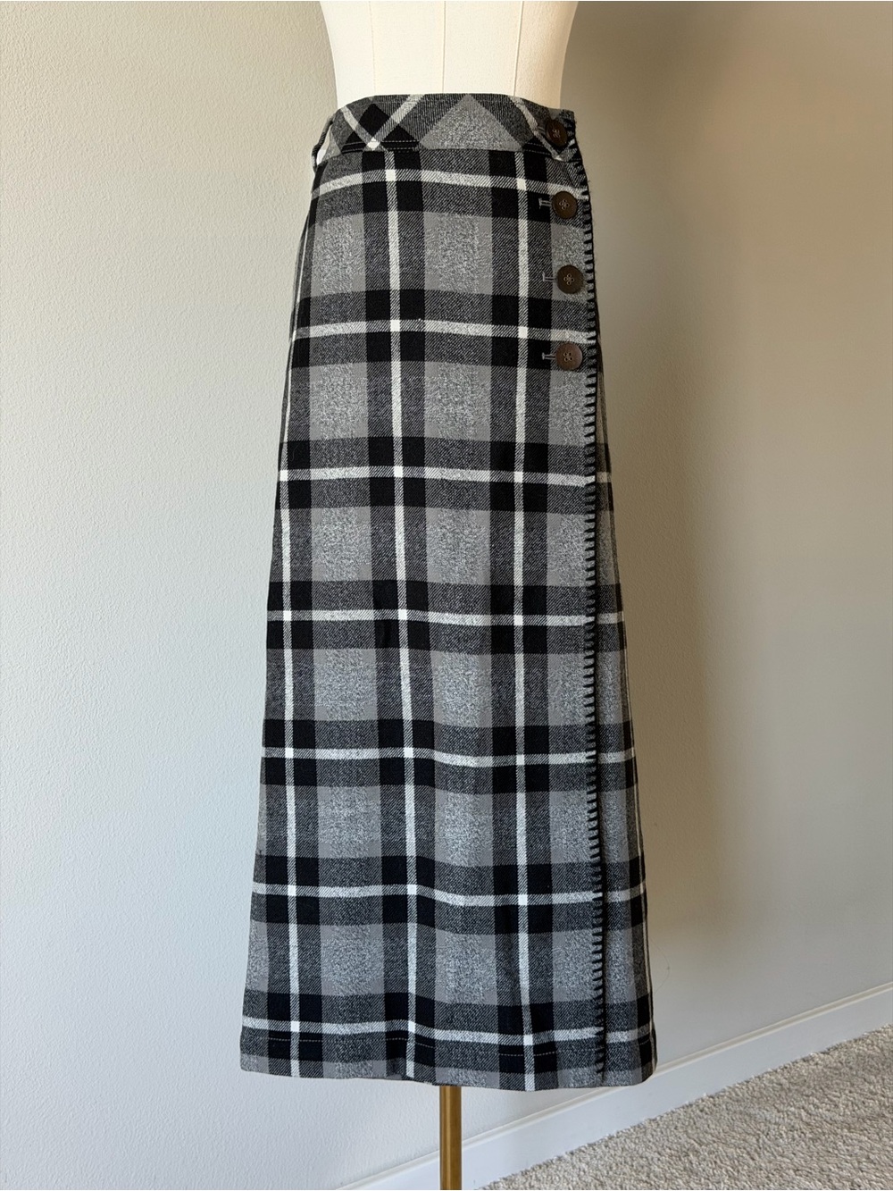 Eddie Bauer Wool Blend Black & Gray Plaid Midi 34”Wrap Skirt - L
